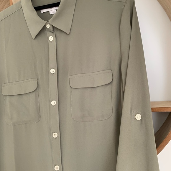 LOFT Women’s Button-up Blouse - Picture 4 of 5